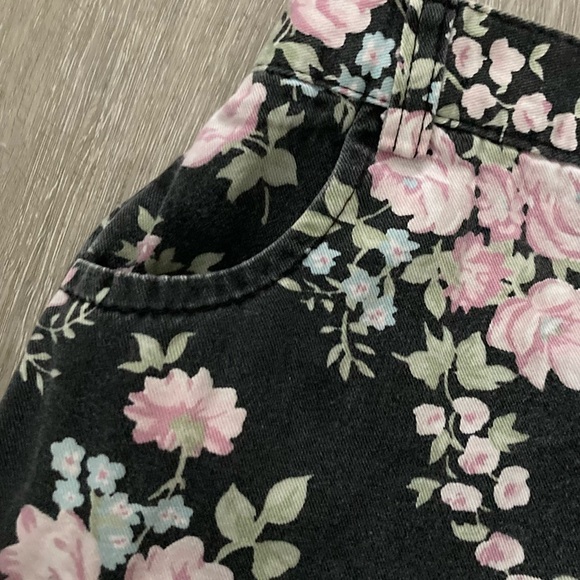 Sz 4 Girls Floral Shorts, Skorts, and Skirts! - Picture 4 of 9